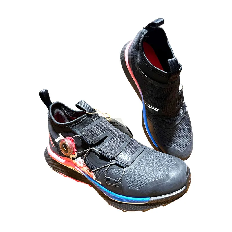 ADIDAS 跑鞋