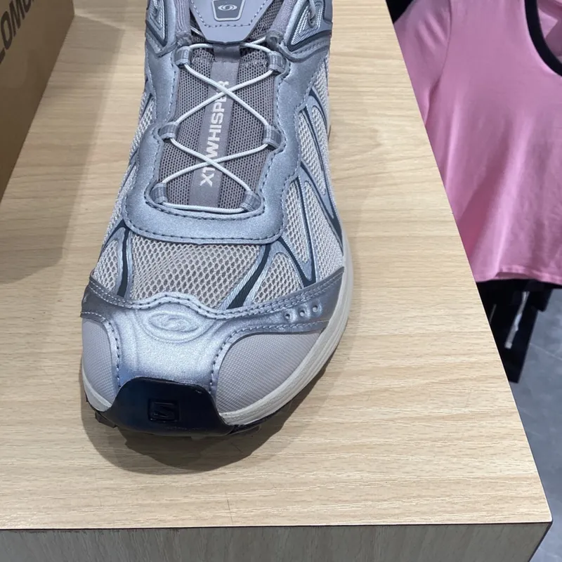 跑鞋
