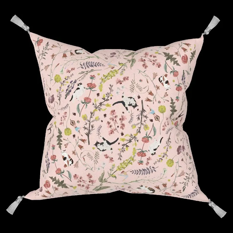 JARDIN DES FONTAINES 嘉甸波蘭貓與瑜珈士淡粉花緞面抱枕 18x18寸