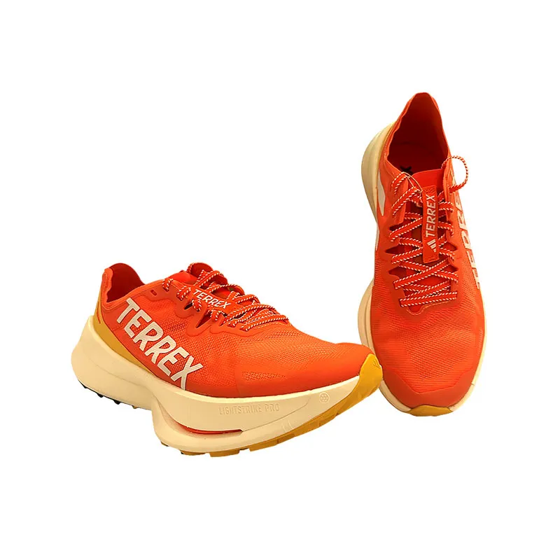 ADIDAS 跑鞋