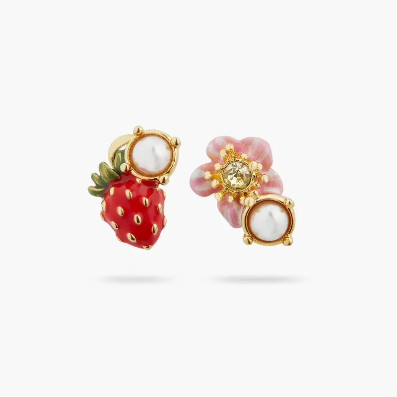 LES NEREIDES 不對稱野草莓與粉紅花朵耳環