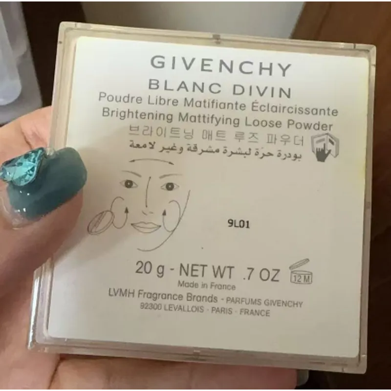 GIVENCHY 粉饼